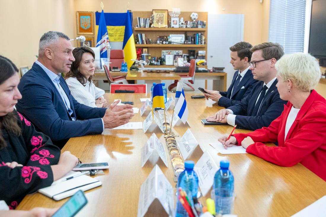 Helsingin pormestari Sazonov tapasi Kiovan johtoa Ukrainassa