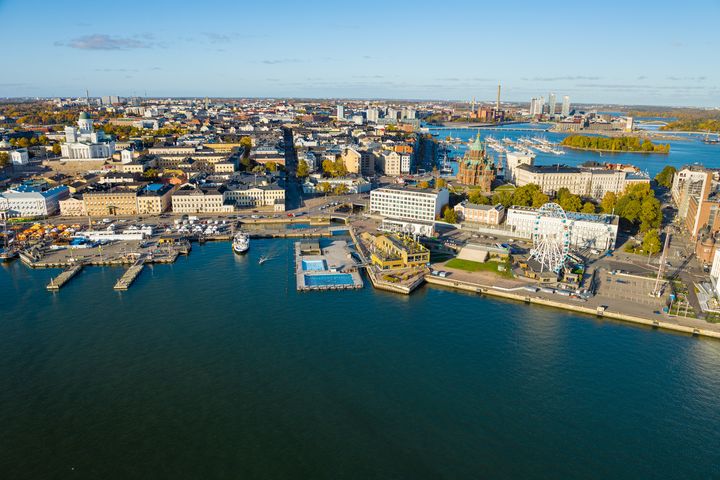 Ilmakuva Helsingin merenrannalta.