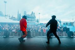 Jällivaaralaisduo Hooja toi energisen show'nsa aikana lavalle mm. mekaanisen hirvenvasan, vaahtosammuttimen ja pyrotekniikkaa.