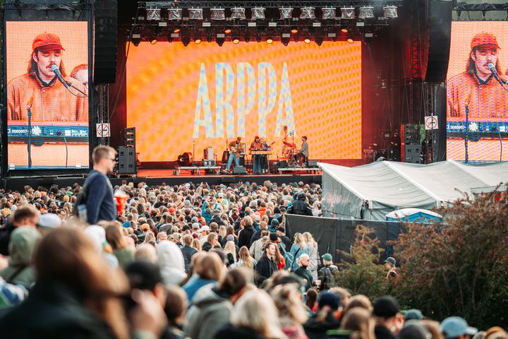 Arppa Kesärauhassa 2024. Kesärauhan toivotuimpiin artisteihin lukeutuva Arppa nähdään Kesärauhassa sunnuntaina 8.6. laajennetun Summer Sextet -kokoonpanon kera.