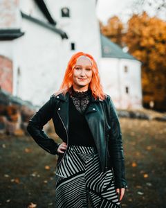 Hanna Suominen tuo mukanaan monipuolisen tapahtumatekniikan ja tuotannon osaamisen, jota on karttunut niin isoista yritystapahtumista kuin lukuisista erilaisista festivaaleista. Hannalla on pitkäaikainen kokemus turkulaisesta tapahtumakentästä mm. SHIFT Business Festivalin tuotannoista sekä Rajupajan projektipäällikkönä. Hanna vastasi myös ihka ensimmäisessä Kesärauhassa tapahtumaviikonlopun someviestinnän johtamisesta.