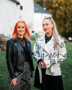 Kuvassa Sunborn Liven tuoreet rekrytoinnit: tuotantopäällikkö Hanna Suominen ja head of sales & marketing Eveliina Salminen.
