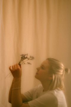 Indie-folk artisti helmi marleena saapuu Kesärauhaan 12.–14.6.2026.