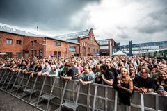 Logomon Teatron laajennettu terassialue tarjoaa loistavat puitteet live-elämyksille festivaalihengessä. (c) David Sarmas