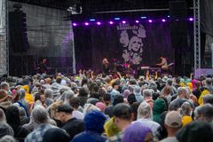 Logomon Terassikesä on järjestetty jo vuodesta 2020 alkaen ja siitä on tullut yksi Turun kesän kohokohdista. Kuvassa The Sounds, joka esiintyi viime kesänä Logomon Terassikesässä. (c) David Sarmas