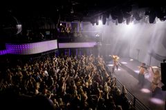 Loppuunmyydyllä M/S Kesärauha -risteilyllä otettiin äkkilähtö kesään keskellä kevättalvea.