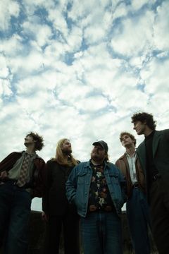 Vappukansan valloittaa Aprillirock-bändikilpailun voittaja TYPERÄ TYPERÄ MIES.