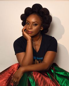 Chimamanda Ngozi Adichie on afrikkalaisen nykykirjallisuuden kärkinimiä.