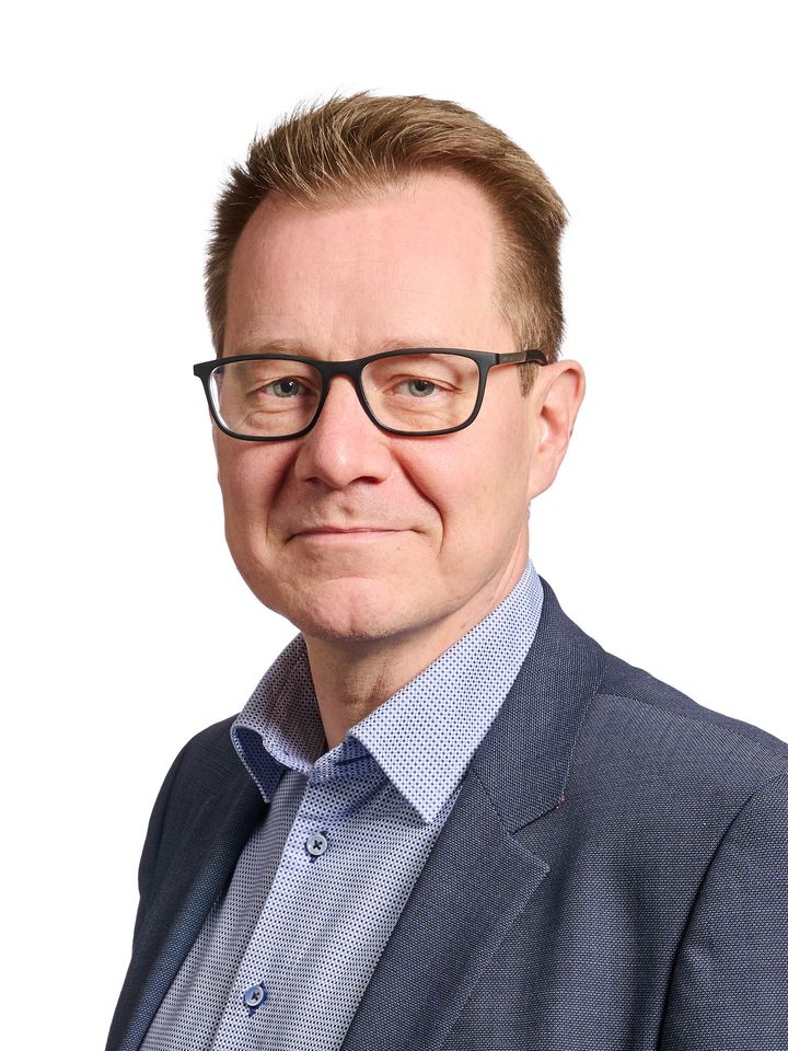 Puolilähikuva johtaja Jussi Heinosesta