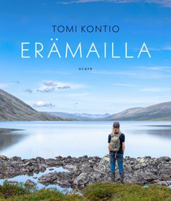 Kirjailija Tomi Kontion Erämailla on kirja isästä ja pojasta, heidän yhteisistä vaelluksistaan pohjoisen Lapin erämaissa.