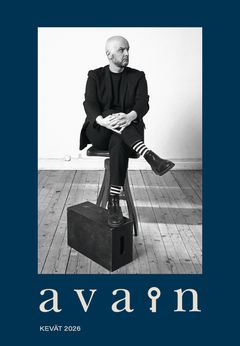 Kannessa Jarno Alastalo: Musta laatikko. Kuva: Fabian Björk.