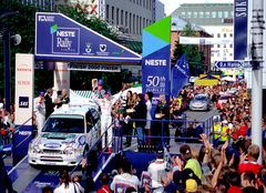 Aalto2:n rallinäyttely yltää 1950-luvulta nykypäivään. Kuvassa Kalle Rovanperä paahtaa Jyväskylän sorateitä kesällä 2025. Rallikuski voitti lopulta Suomen MM-rallin ensimmäistä kertaa urallaan