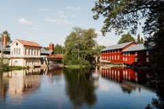 Museomatkoja tehdään jo tänä vuonna kymmeniin eri museoihin ympäri Suomen. Museomatkalle pääsee muun muassa Ahlströmin ruukkiin, joka on viehättävä historiallinen matkakohde Noormarkussa.