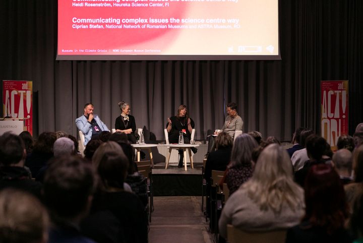 Paneelikeskustelussa Ciprian Stefan (vasemmalla), Heidi Rosenström, Julie Decker ja Birgitte Kehler Holst.