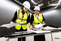 Tiede- ja kulttuuriministeri Mari-Leena Talvitie osallistui elokuussa 2025 Museoliiton ja Oulun museo- ja tiedekeskuksen järjestämään Poliitikon museoharjoitteluun Oulussa. Ministeri tutustui uuden Tiiman työmaahan ja perusnäyttelyyn, joka avataan yleisölle lokakuussa 2026.