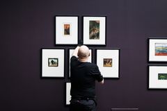 Museotyötä Ateneumissa.