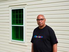 Tony Cokes, 2023. Taiteilijan, Dia Art Foundationin , (New York), ja Greene Naftaliin, (New York), luvalla.