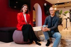 Johanna Vesikallio och Zach Shelby