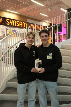 Paras liikeidea -palkinnon saanut Buustaamo NYT Hämeenlinnan lyseon lukiosta luo mainoksia sosiaalisen median alustoille, erityisesti Facebookiin. Buustaamo NYT on erikoistunut remonttialan yrityksiin.