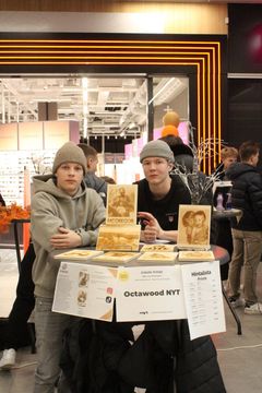 Puutauluja valmistava Octawood NYT koulutuskeskus Salpauksesta, Lahdesta palkittin toisen asteen parhaana NYT-yrityksenä.