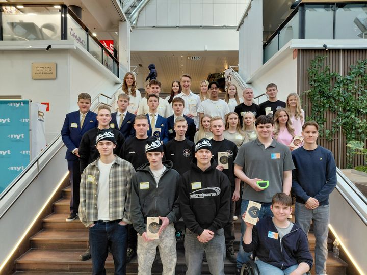 Prisbelönta ungdomar från Österbottens Våga vara företagsam 2026 regionevenemang.