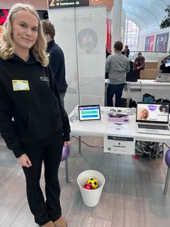 Kallaveden lukion Vauhtis NYTin liikeidea on pelillistetty sovellus lapsille, joka motivoi aktiivisuuteen. NYT-yritys palkittiin tapahtuman parhaana palveluna.