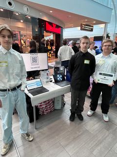 PielaTech NYT Pielaveden yhtenäiskoulusta palkittiin perusasteen parhaana NYT-yrityksenä. Heidän liikeideansa perustuu tekoälyautomaatioon.