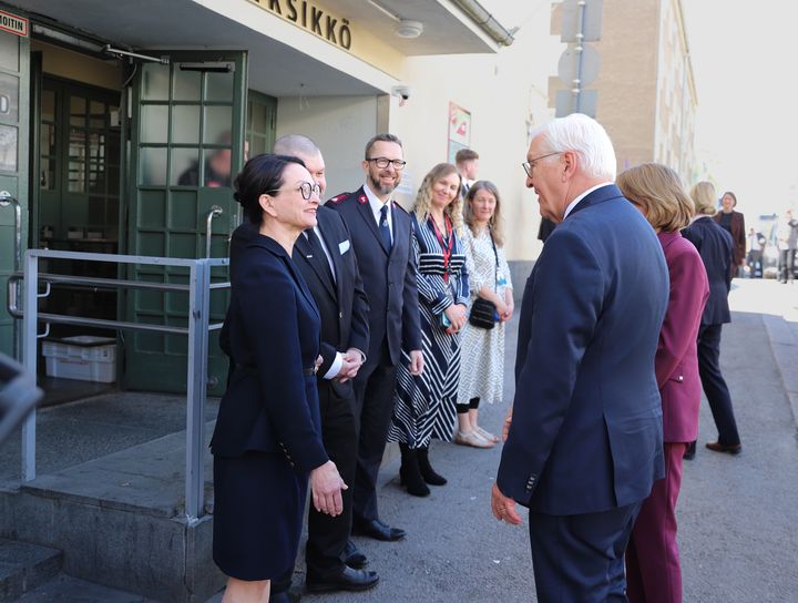 Kuvassa Y-Säätiön Teija Ojankoski ja liittopresidentti Frank-Walter Steinmeier.