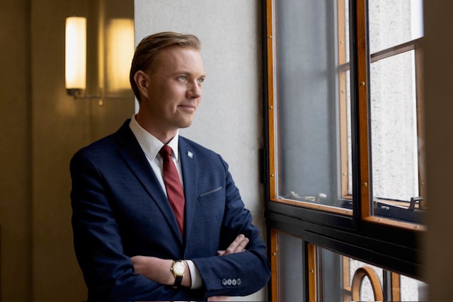Jani Kokko arvostelee Keski-Suomen hyvinvointialueen johtajavaihdosta