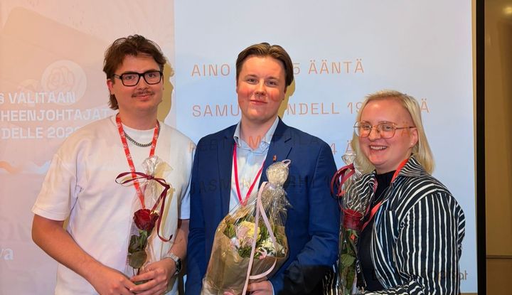 Demariopiskelijoiden puheenjohtajisto. Kuvassa Demariopiskelijoiden puheenjohtaja Miku Kuuskorpi (keskellä) sekä varapuheenjohtajat Samuli Sundell sekä Jasmin Närhi.