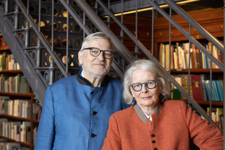 Vuoden 2024 Kalevi Sorsa -palkinto on myönnetty historioitsijoille Marjaliisa Hentilälle ja Seppo Hentilälle heidän Ester ja Kaarlo Juho Ståhlbergin elämäkerroistaan Tasavallan ensimmäiset (Siltala 2022) ja Oikeusvaltion etuvartiossa (Siltala 2024).