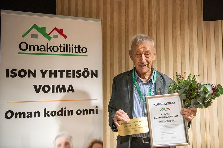 Vuoden omakotiasukasta Jaakko Korpelaa kiitettiin valintaperusteissa erittäin neuvovaksi ja auttavaksi henkilöksi.