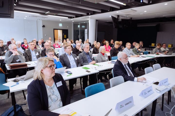 Omakotiliiton liittovaltuusto kokoontui kevätkokoukseensa Helsingissä 26.4.2025. Liittovaltuuston jäsenet ovat vapaaehtoistoimijoita eri puolelta Suomea.