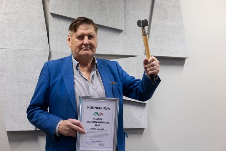 Rakentamisen alho tekee valtavan loven kuntien ja valtion kassaan, sanoo Aarne Jussila. Valtiovallan ja päättäjien on syytä tehdä matematiikan harjoituksia ja tarttua toimeen erilaisilla tukitoimilla, hän kritisoi.