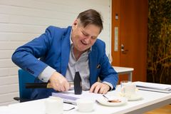 Aarne Jussila on vahva korjausrakentamisen puolestapuhuja. Palkintovasaralle saattaa sille tulla käyttöä myös remontoinnissa.