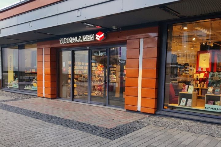 Suomalaisen Kirjakaupan Kauppakadun nykyinen myymälä on sijainnut samalla paikalla jo 90-luvun alulta lähtien.