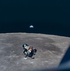 Valokuvanäyttely Matka Kuuhun 55 Terranovassa. Kuva: NASA Archive