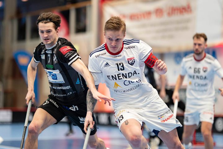 Emil Wiklund (vänster). Kuva: IBK Dalen
