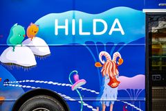 Uuden, esteettömän kirjastoauto Hildan ulkoasun on suunnitellut taiteilija Terese Bast. Kuva: Vaasan kaupunki / Rauli Lehto.