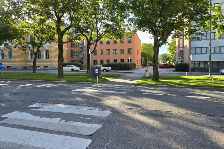 Arbetet inleds i övergångsstället mellan Lyceigatan och Lyceigränden.