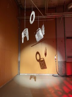 Lotta Lampa Mitä bensiinimoottorin käynnistäminen vaatii? Vad krävs för att starta en bensinmotor?  What Does It Takes to Start a Gasoline Engine? 2024 alumiini, diskopallon moottori I aluminium, motor till  discokula I aluminium, disco ball motor kuva I foto I photo: Lotta Lampa