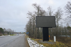 Kaupunki omistaa maa-alueet, joille mainostaulut voi sijoittaa, ei varsinaisia mainostauluja. Kohteissa on tällä hetkellä nykyisen toimijan omistamat valomainostaulut.