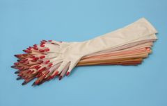 Aurora Reinhard Flowers #2, 2008 - 2012 Lykra, keinotekoiset kynnet, kynsilakkaa, 7 hanskaa, kuva I foto I photo: Courtesy Miettinen Collection