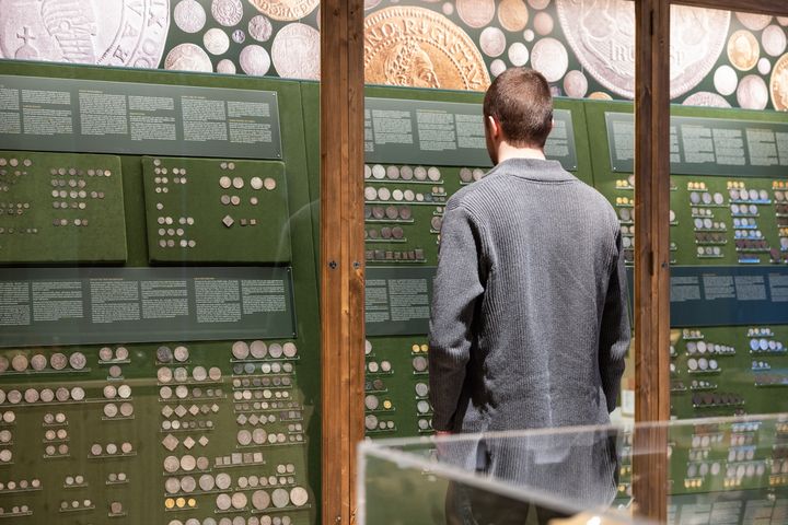 Hallbergin raha- ja mitalikokoelma. Kuva: Vaasan museot / Christoffer Björklund