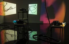 nabbteeri: mutant and nondurable, sköra mutanter, 2020/2026, nstllationsbild från Taide- ja museokeskus Sinkka, Kerava 2022. Foto: nabbteeri