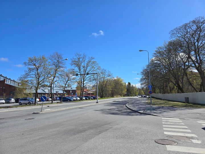 Bangatan från Biblioteksgatans krosning åt järnvägsstationen.