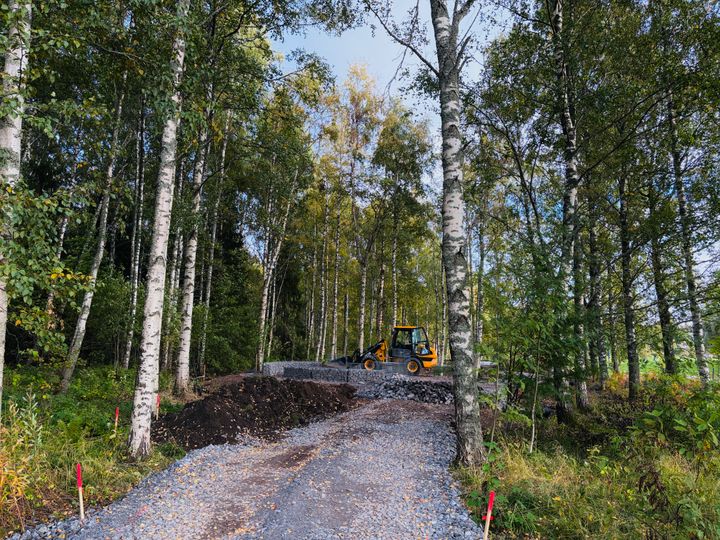 Byggarbetet för uteklassrummet har framskridit i god takt.