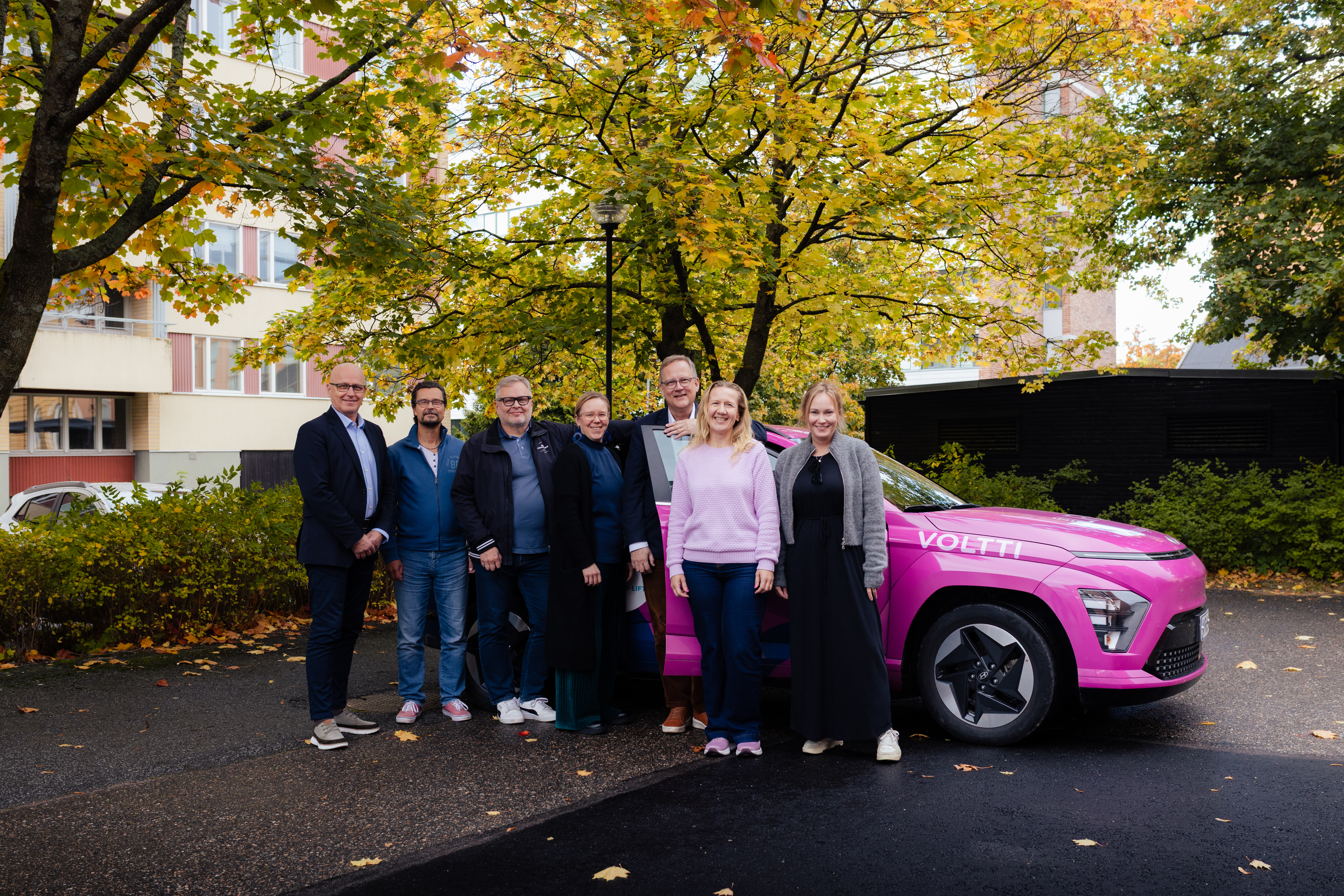 Vaasan kaupungin johto kuljettaa asukkaita sähköautoilla lokakuussa