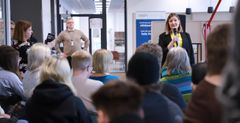 Evenemanget ger studenter möjlighet att nätverka och utveckla sina kreativa problemlösningsförmågor.