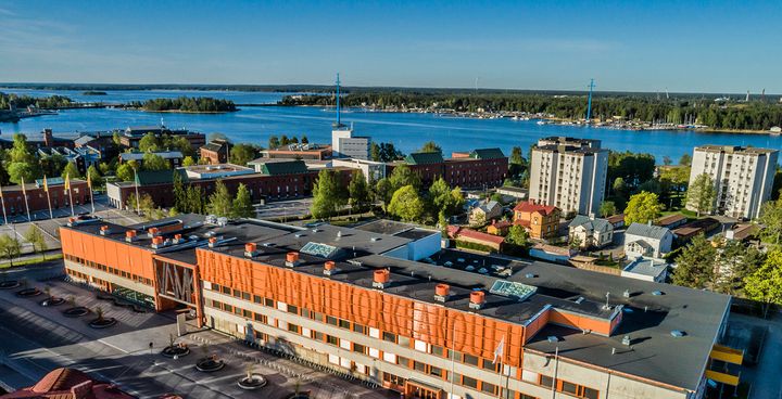 ILmakuva Vaasan ammattikorkeakoulun kampuksesta.